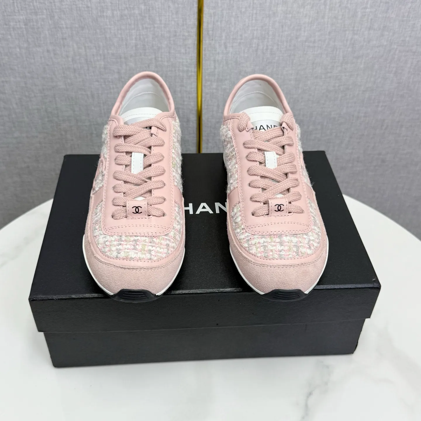 👟👟Ex-factory price 560👟👟Chanel Panda Shoes! 2025 counter's top casual sports shoes. This classic design; the upper is electro-embroidered with a variety of techniques; the outsole is fashionable and sporty; the unusual inclusion of a variety of color matching elements... The diversified mix and match is very good-looking and versatile, and can be used for leisure, fashion, sports, and outdoor... ꫛꫀꪝ Go➫ Materials: ❶Upper made of: original imported first-layer silk cowhide + original waterproof cloth + original first-layer cowhide ❷Inner lining: Original Yangli+wang ❸ Outsole based on: Original TPU combination outsole Counter boutique packaging complete set for women 35–41